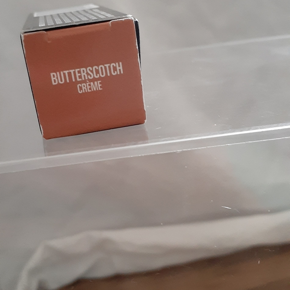 Lipstick - Picture 2 of 3
